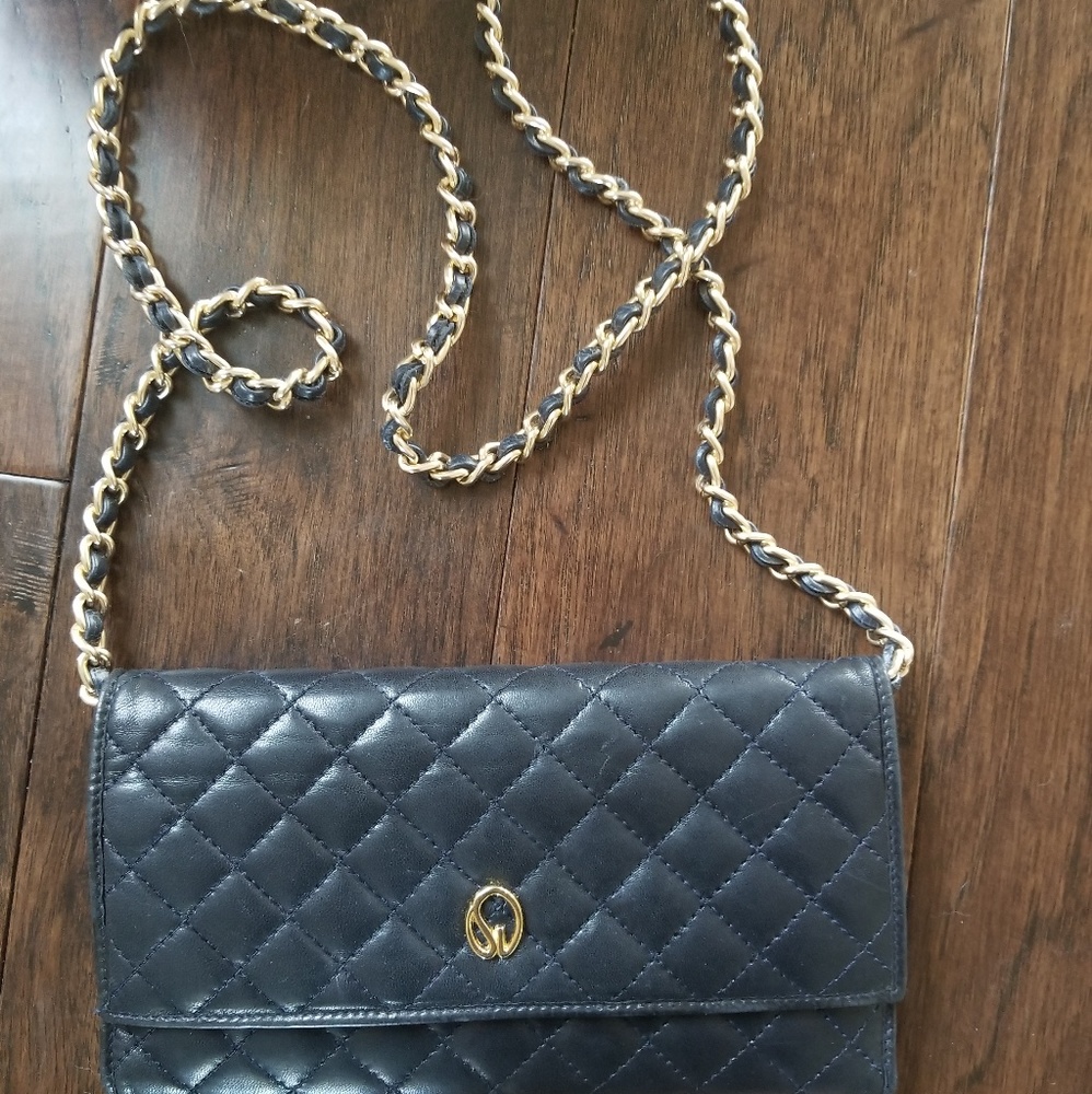 Navy wallet on chain